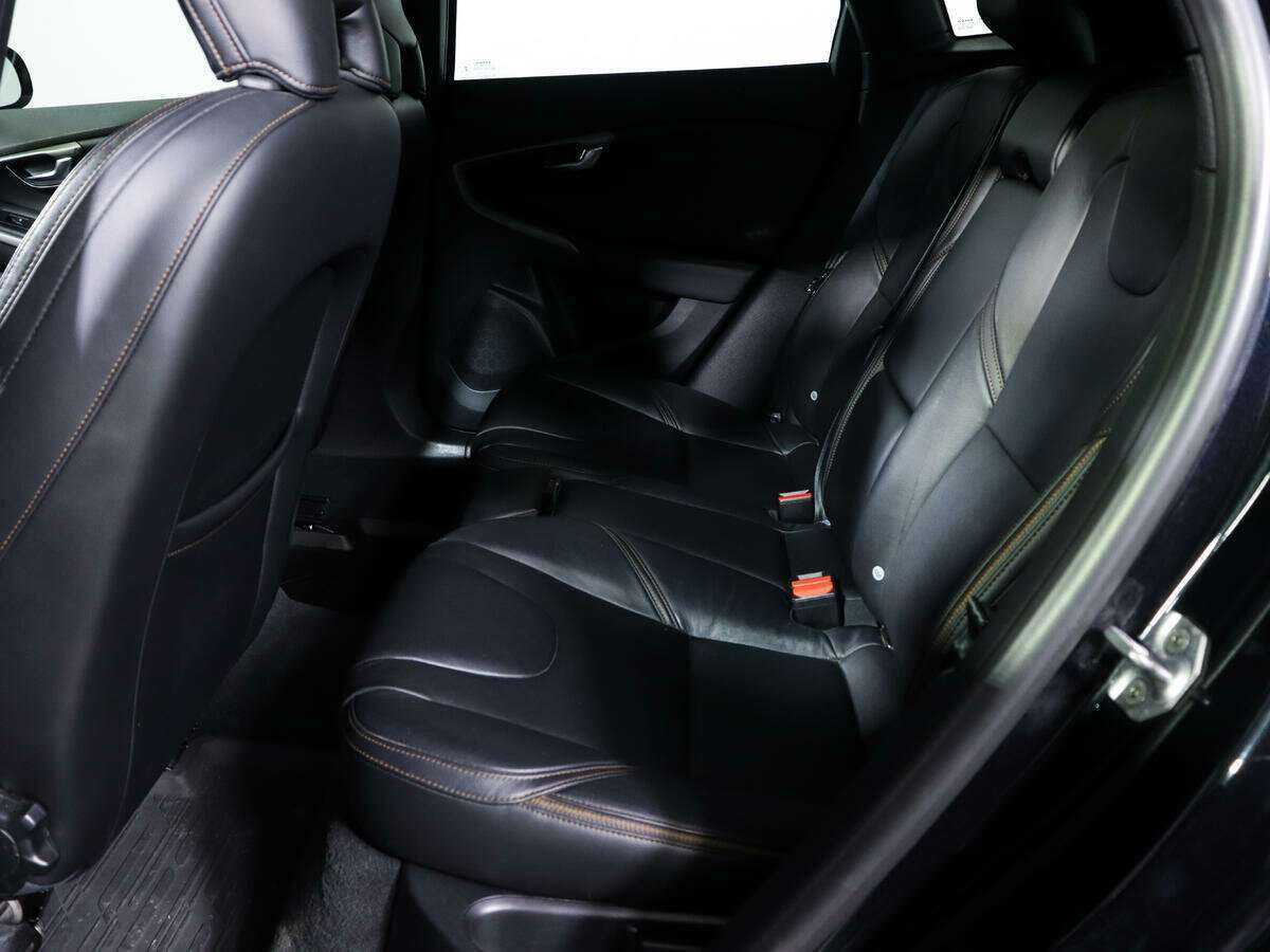 Volvo V40 Cross Country с пробегом — 2014 год. Фото: #7