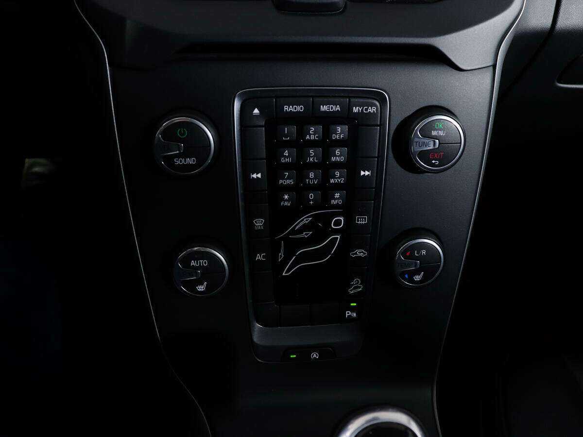 Volvo V40 Cross Country с пробегом — 2014 год. Фото: #17