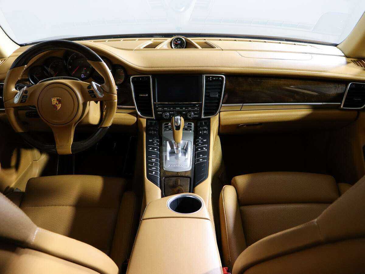 Porsche Panamera с пробегом — 2015 год. Фото: #9