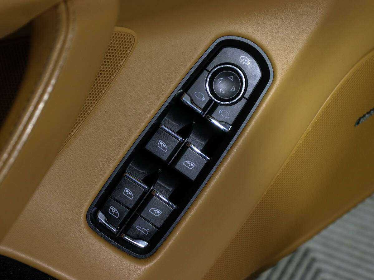 Porsche Panamera с пробегом — 2015 год. Фото: #16