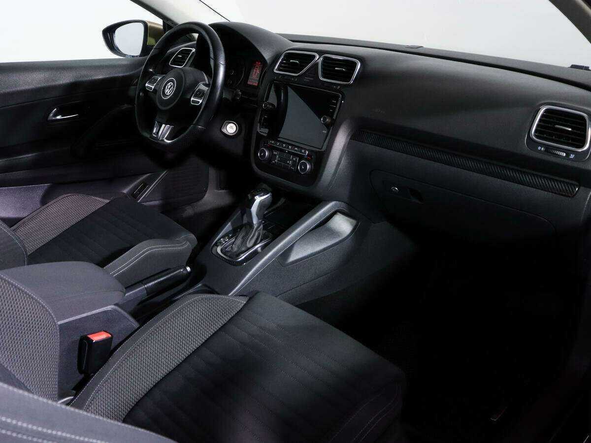 Volkswagen Scirocco с пробегом — 2011 год. Фото: #8