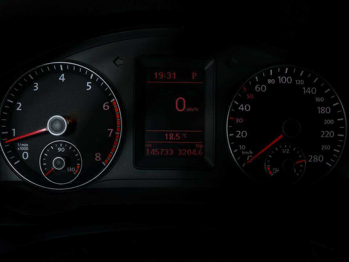 Volkswagen Scirocco с пробегом — 2011 год. Фото: #10