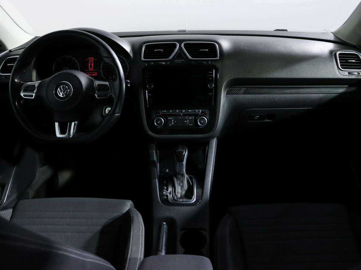 Volkswagen Scirocco с пробегом — 2011 год. Фото: #11