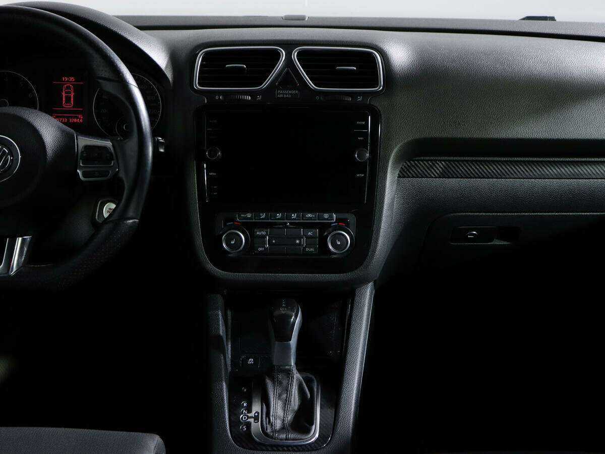 Volkswagen Scirocco с пробегом — 2011 год. Фото: #12