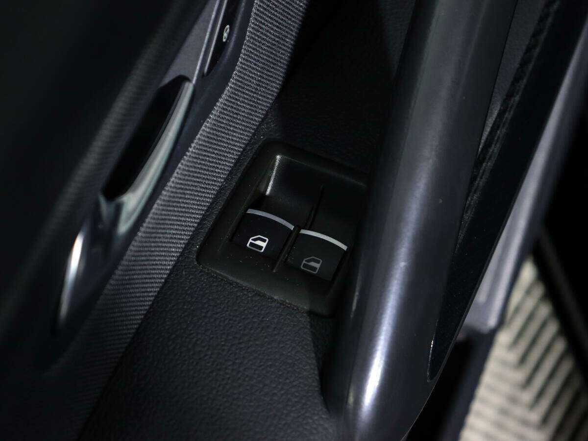 Volkswagen Scirocco с пробегом — 2011 год. Фото: #15