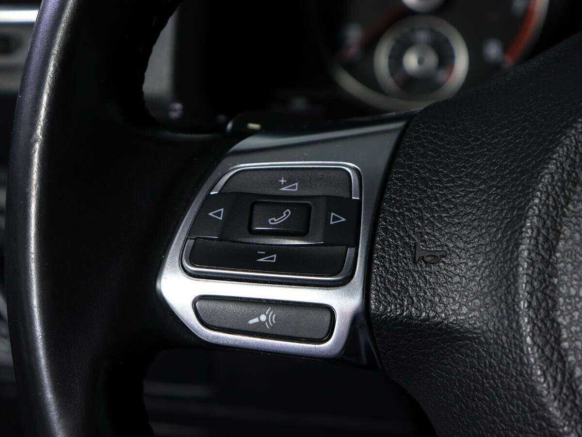 Volkswagen Scirocco с пробегом — 2011 год. Фото: #16