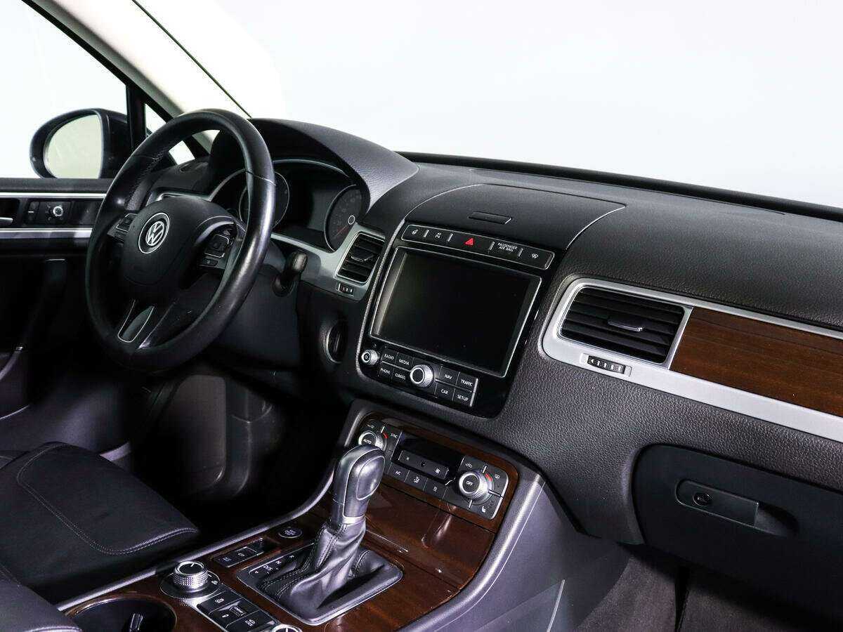 Volkswagen Touareg с пробегом — 2016 год. Фото: #8
