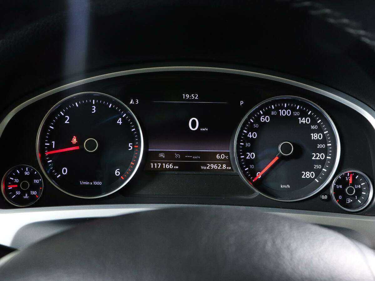 Volkswagen Touareg с пробегом — 2016 год. Фото: #10