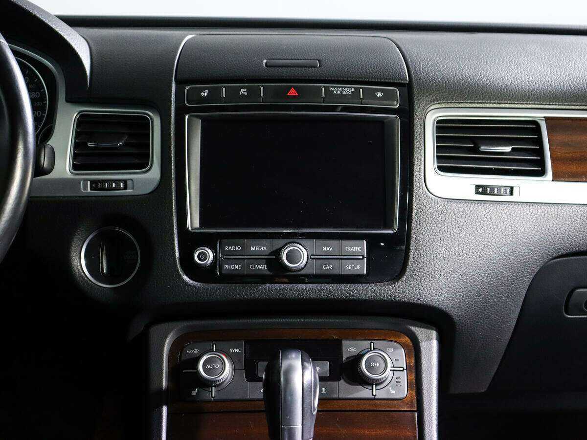 Volkswagen Touareg с пробегом — 2016 год. Фото: #12