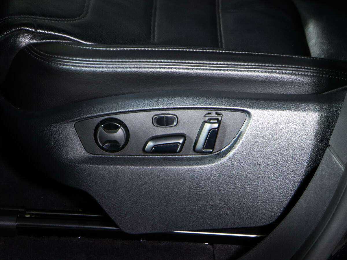 Volkswagen Touareg с пробегом — 2016 год. Фото: #18