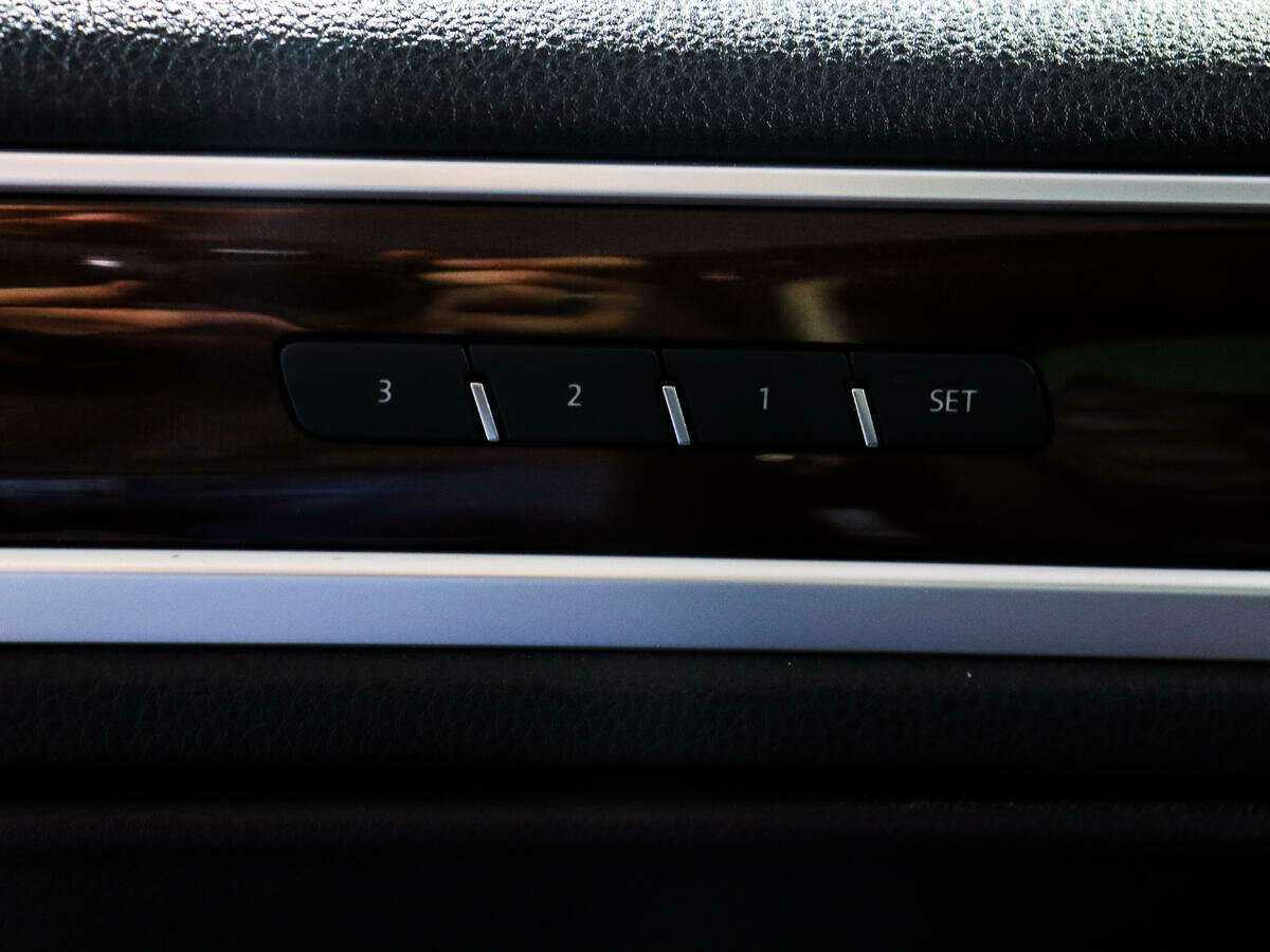 Volkswagen Touareg с пробегом — 2016 год. Фото: #19