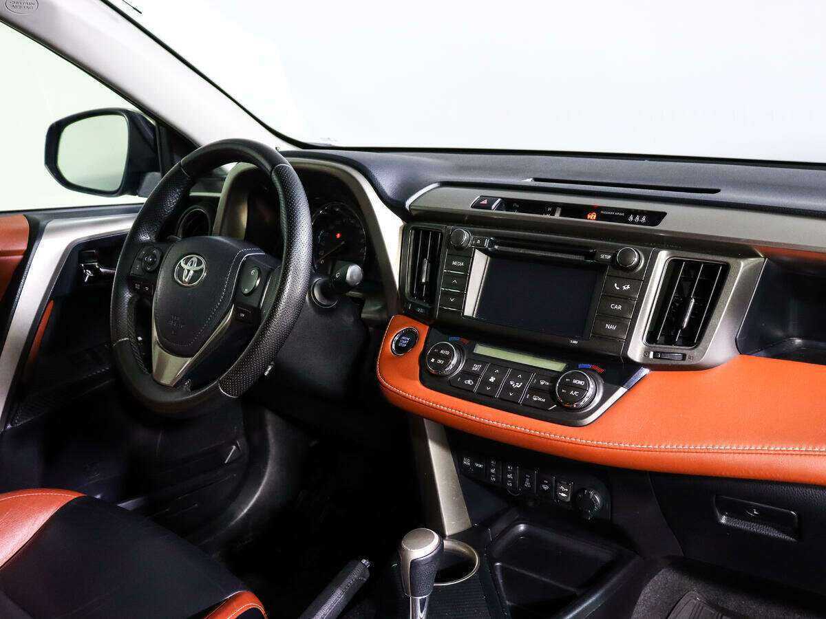 Toyota RAV4 с пробегом — 2013 год. Фото: #6