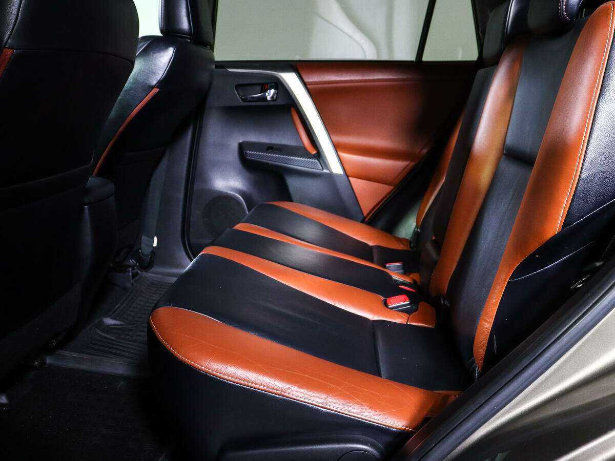 Toyota RAV4 с пробегом — 2013 год. Фото: #7