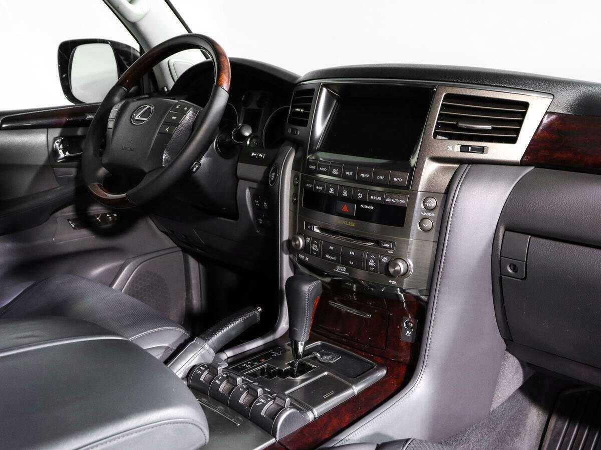 Lexus LX с пробегом — 2008 год. Фото: #8