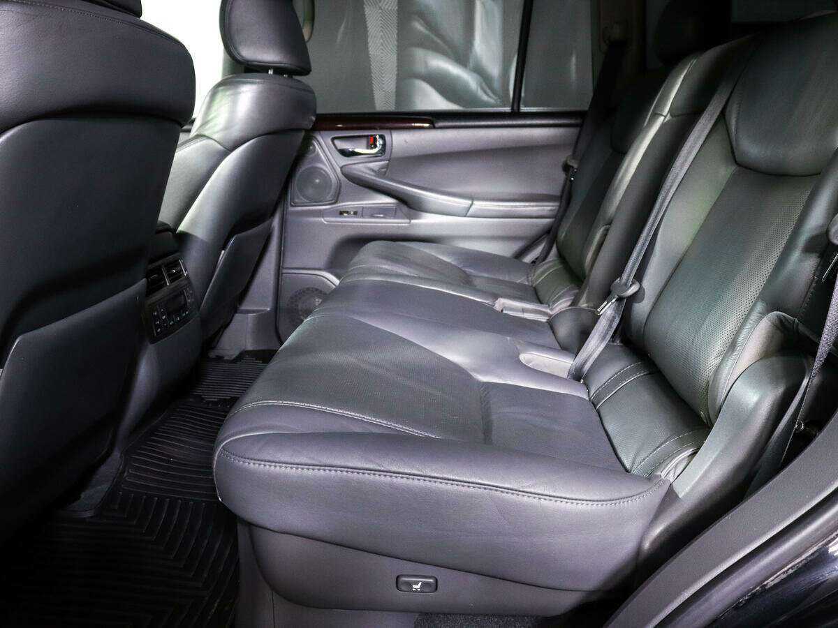 Lexus LX с пробегом — 2008 год. Фото: #9