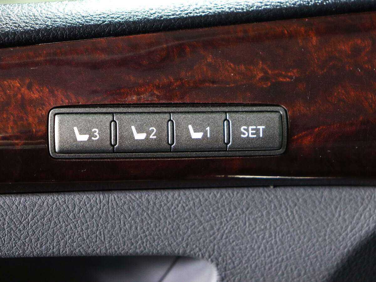 Lexus LX с пробегом — 2008 год. Фото: #20