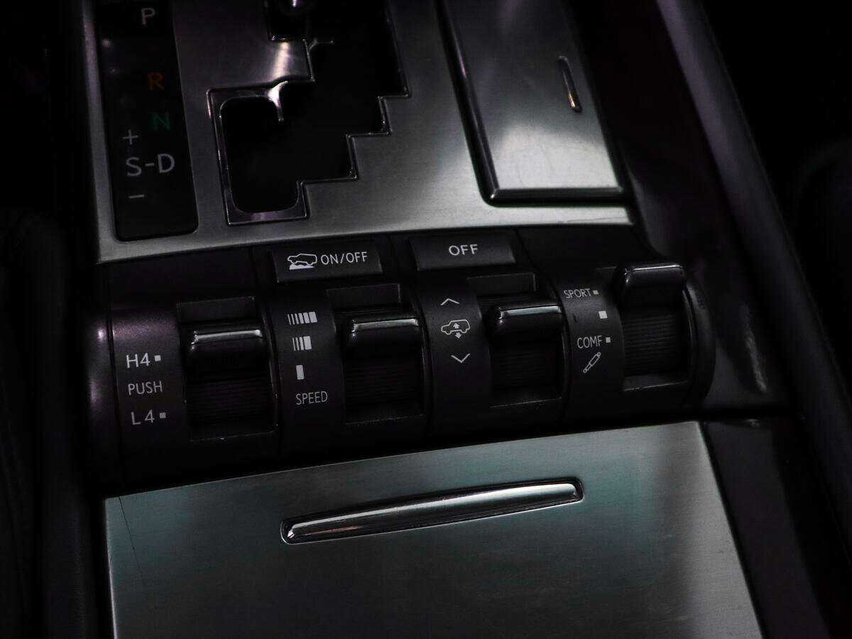 Lexus LX с пробегом — 2008 год. Фото: #22