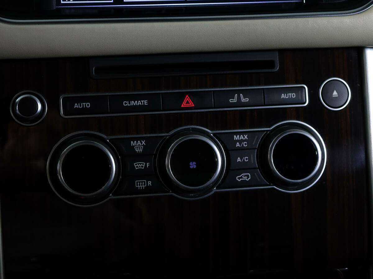 Land Rover Range Rover с пробегом — 2014 год. Фото: #26