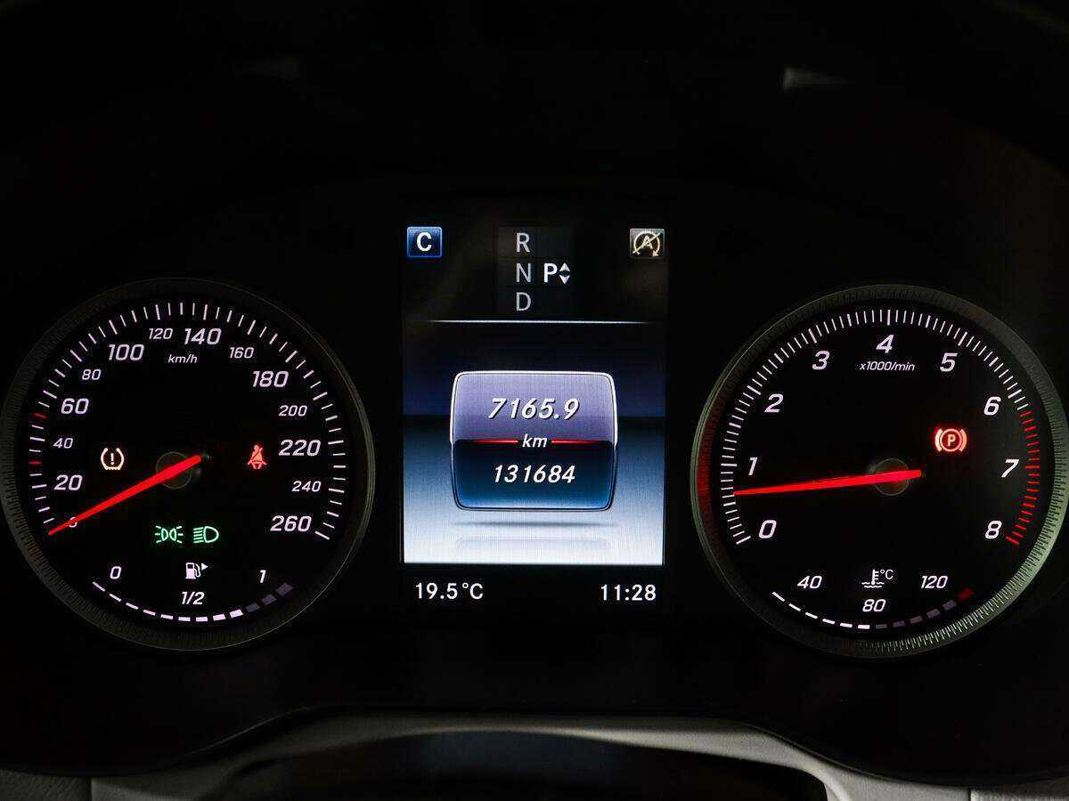 Mercedes-Benz GLC с пробегом — 2015 год. Фото: #10