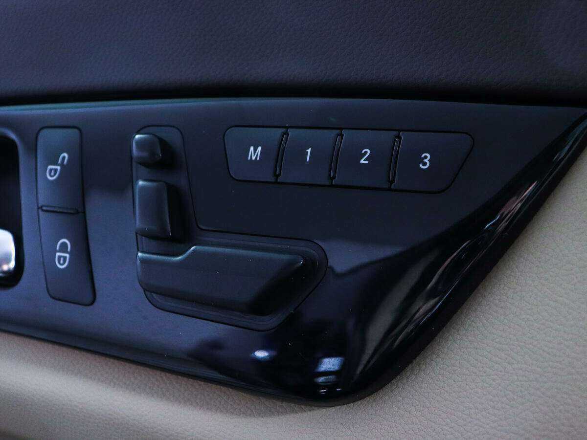 Mercedes-Benz CLS с пробегом — 2013 год. Фото: #18