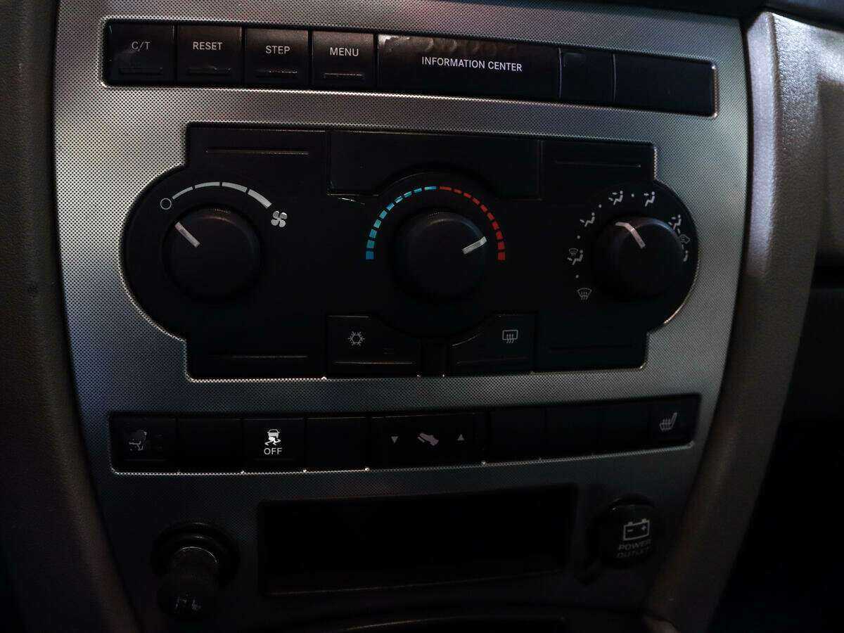 Jeep Grand Cherokee с пробегом — 2006 год. Фото: #15