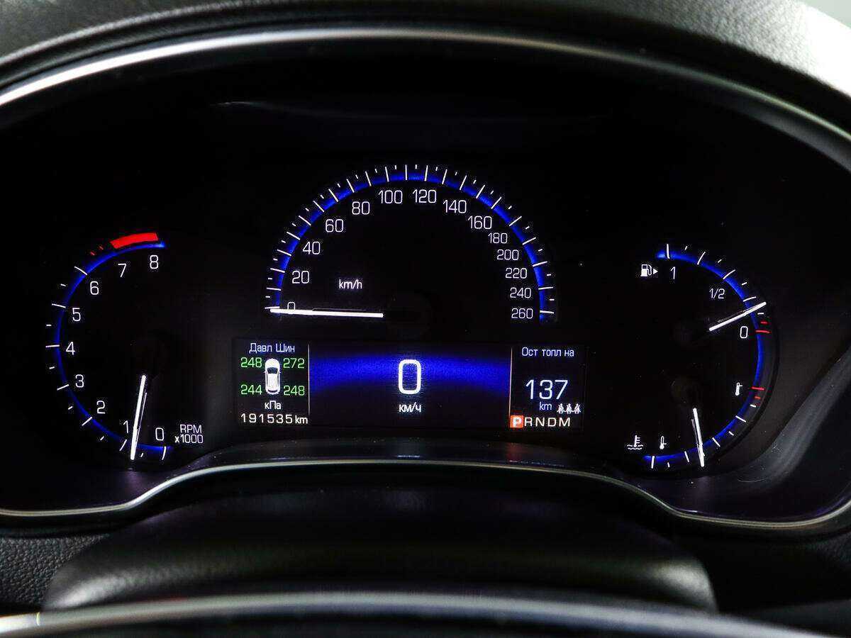 Cadillac SRX с пробегом — 2015 год. Фото: #8