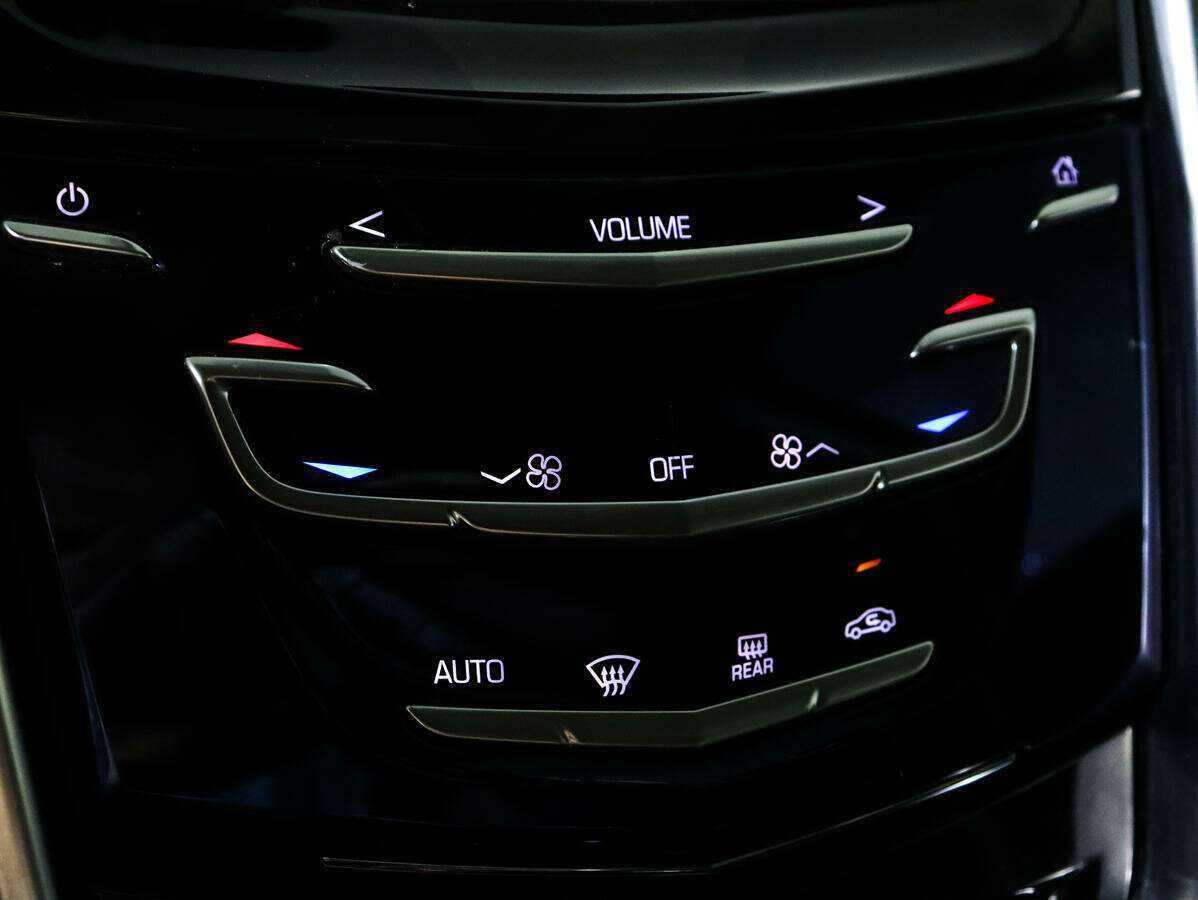 Cadillac SRX с пробегом — 2015 год. Фото: #14