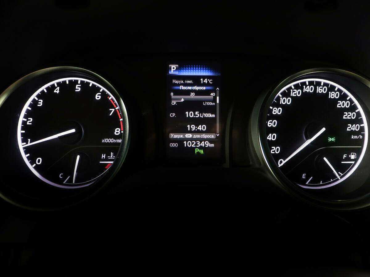 Toyota Camry с пробегом — 2019 год. Фото: #8