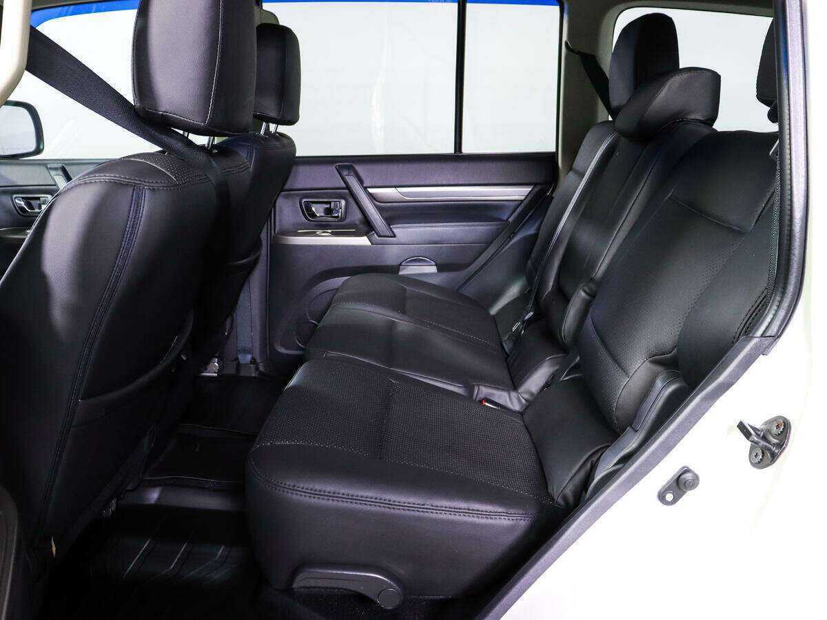 Mitsubishi Pajero с пробегом — 2021 год. Фото: #7