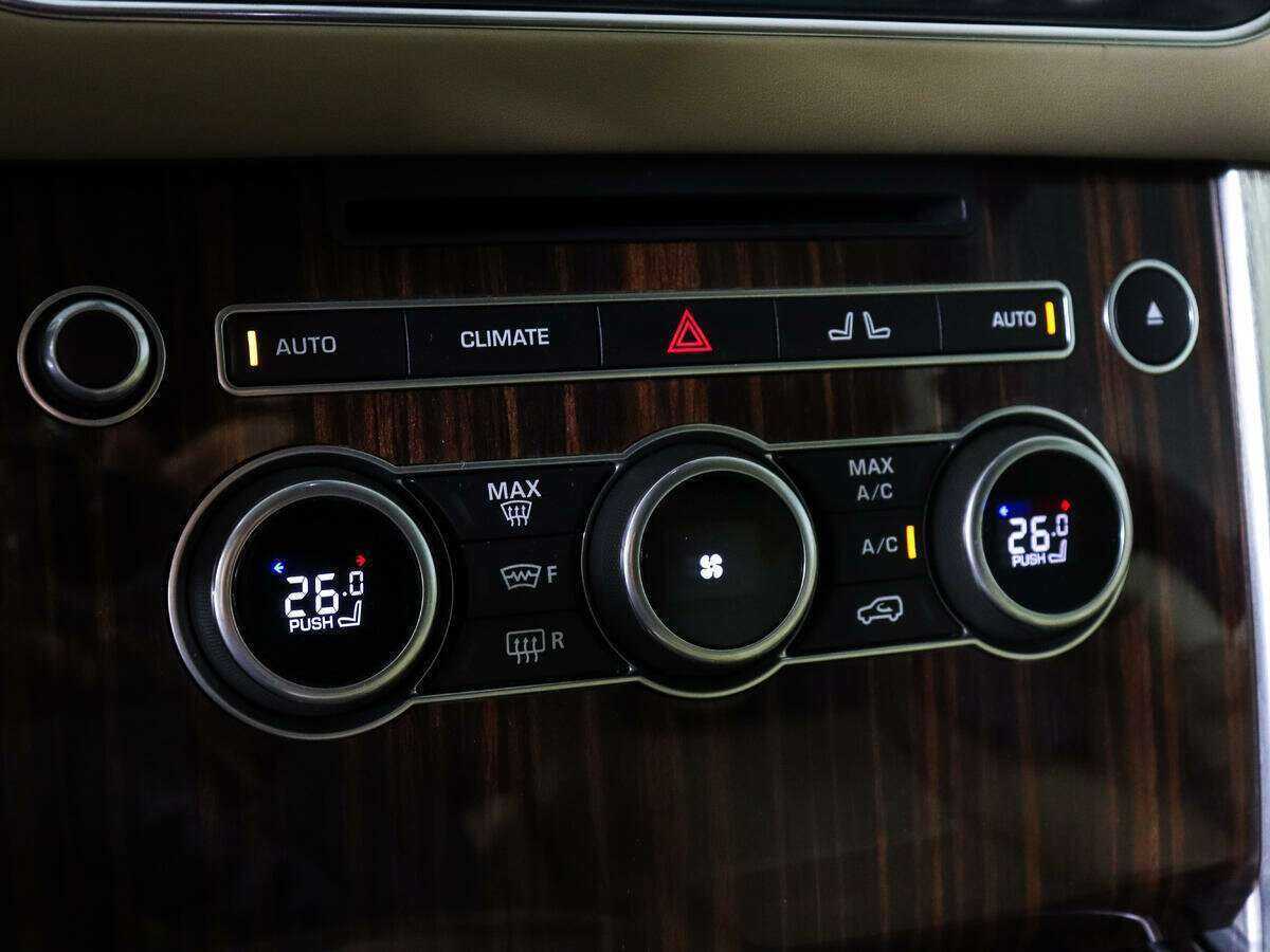 Land Rover Range Rover с пробегом — 2017 год. Фото: #12