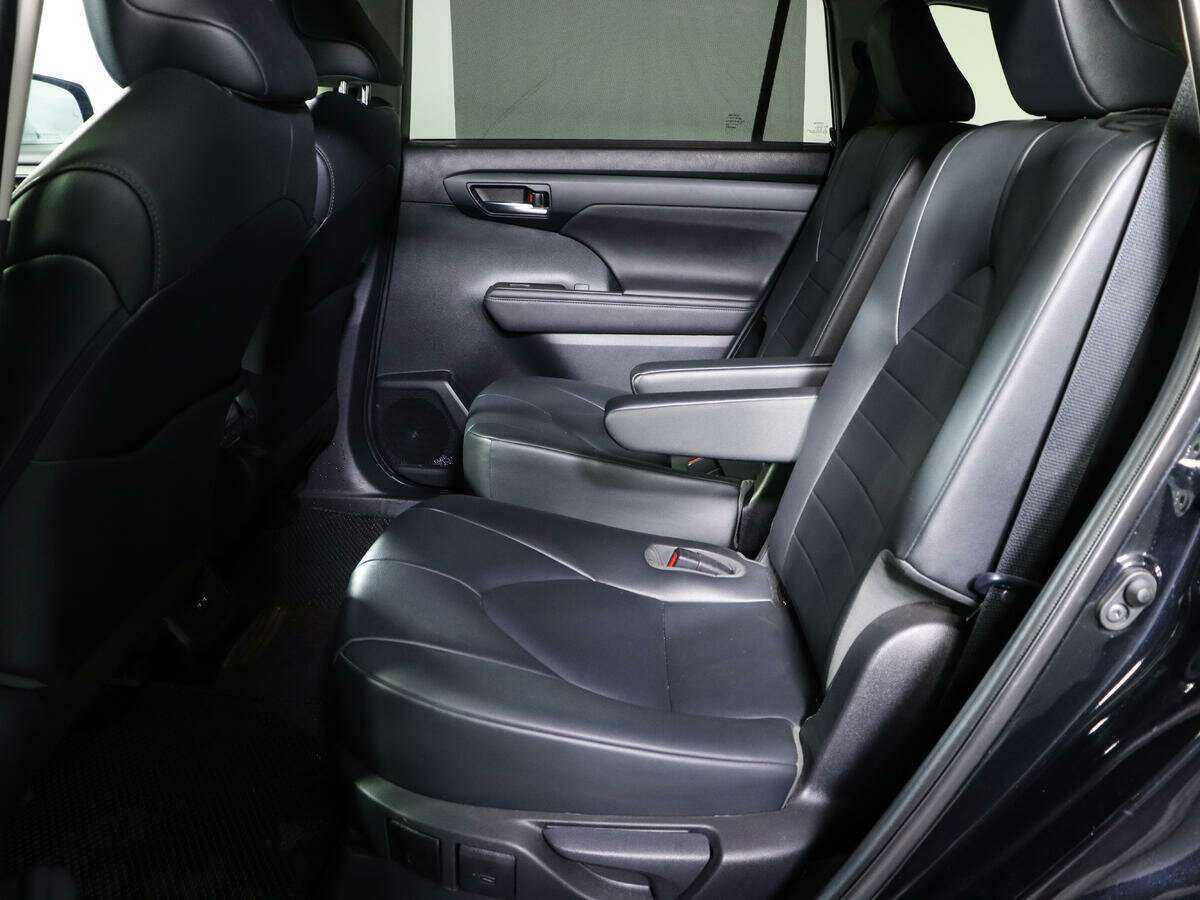 Toyota Highlander с пробегом — 2020 год. Фото: #10