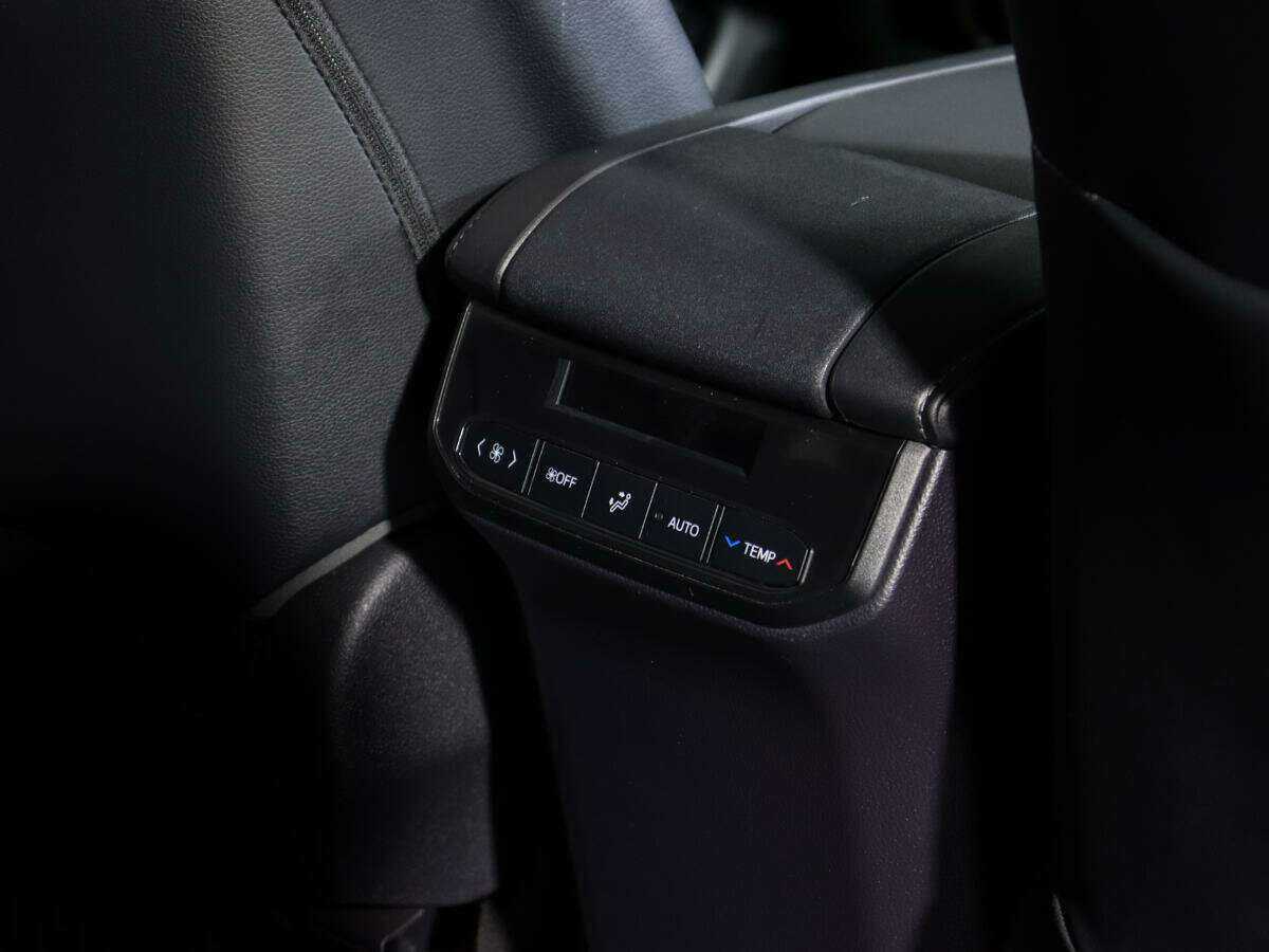 Toyota Highlander с пробегом — 2020 год. Фото: #17