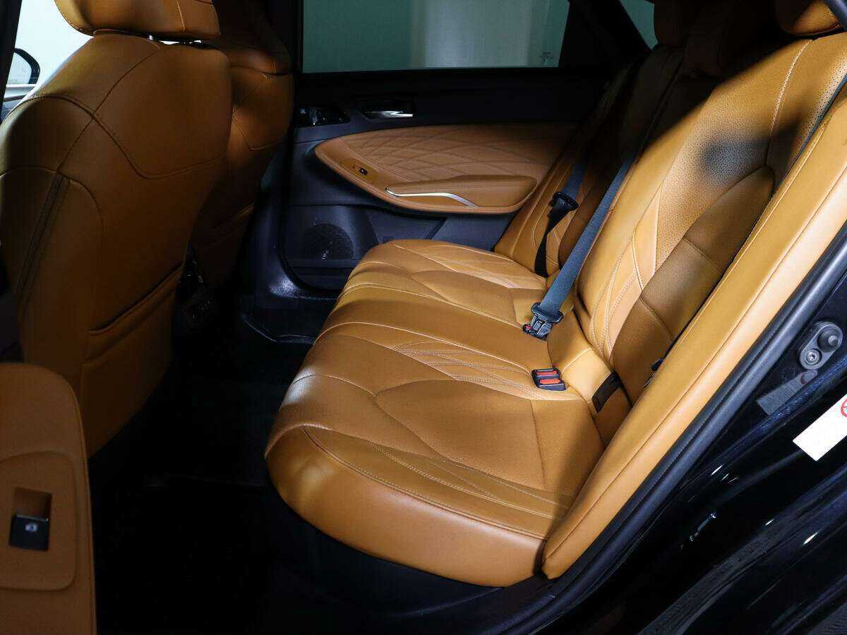 Toyota Avalon с пробегом — 2018 год. Фото: #9