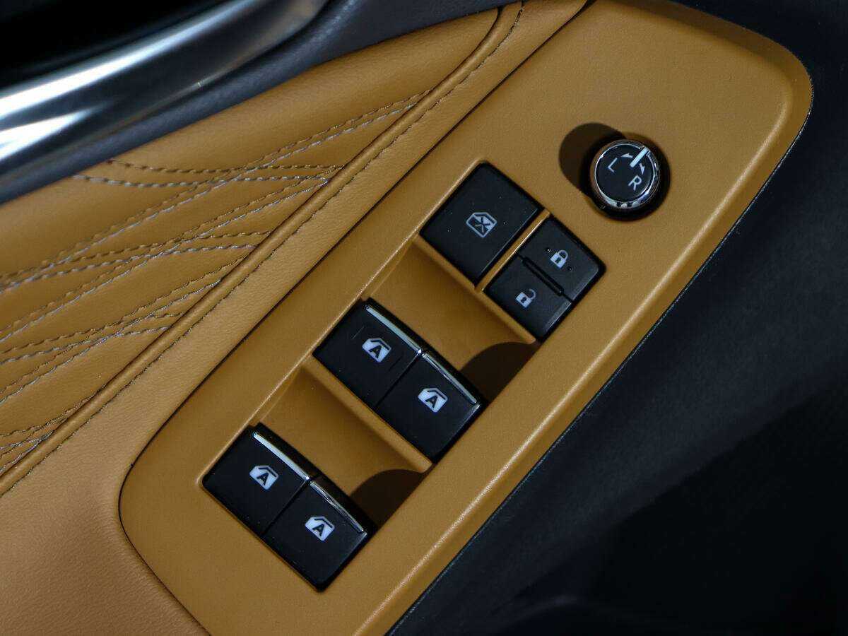 Toyota Avalon с пробегом — 2018 год. Фото: #17