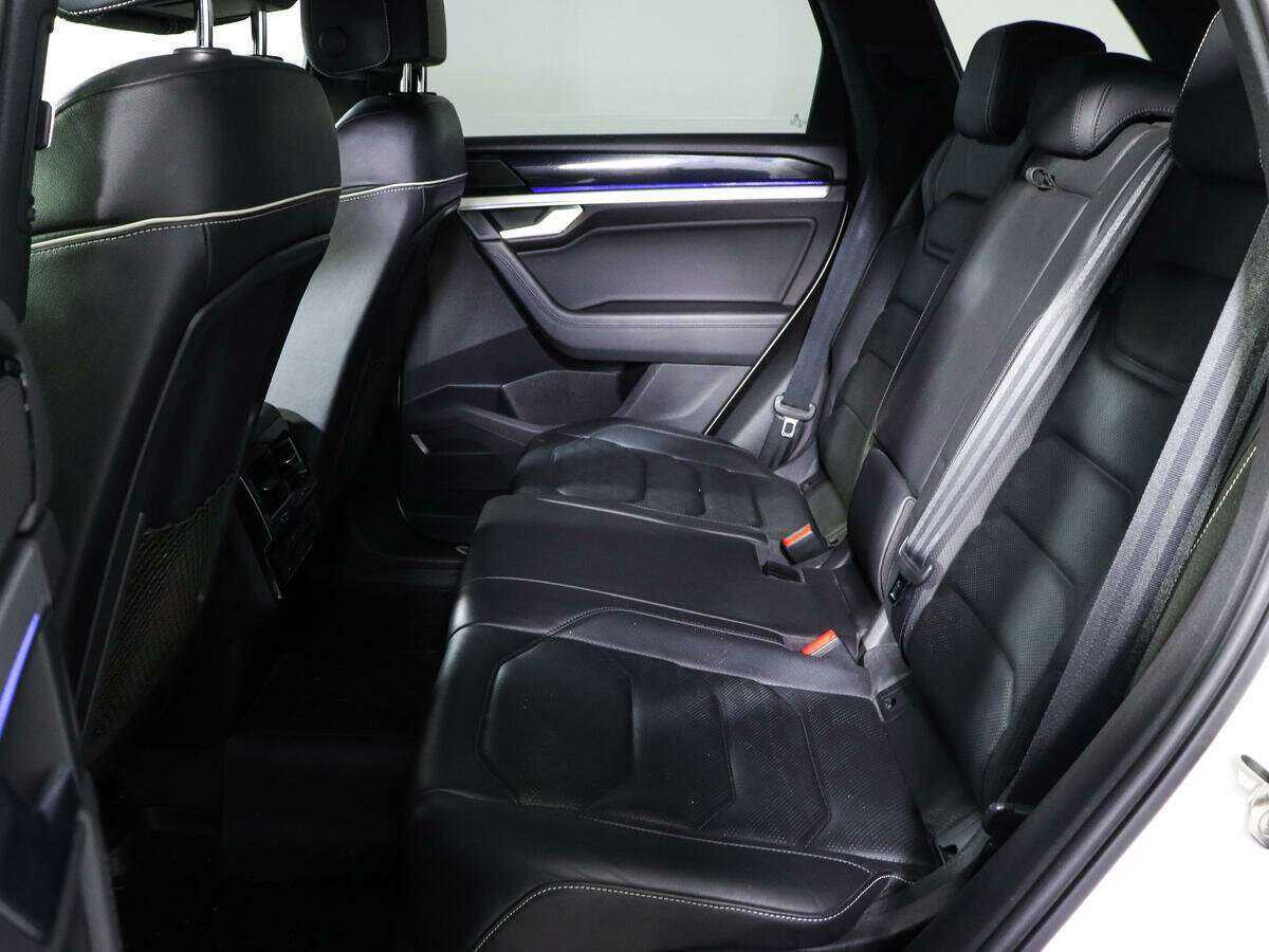 Volkswagen Touareg с пробегом — 2020 год. Фото: #6