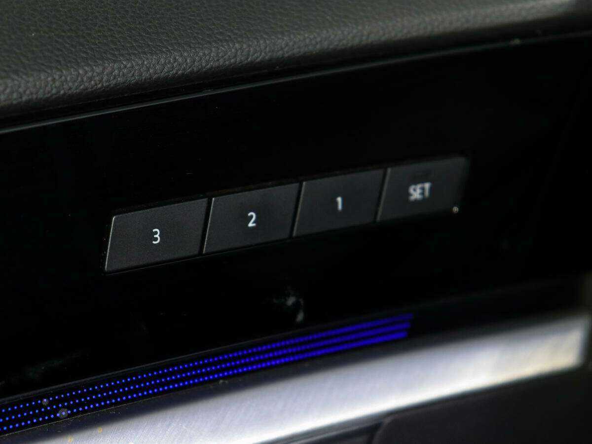 Volkswagen Touareg с пробегом — 2020 год. Фото: #17