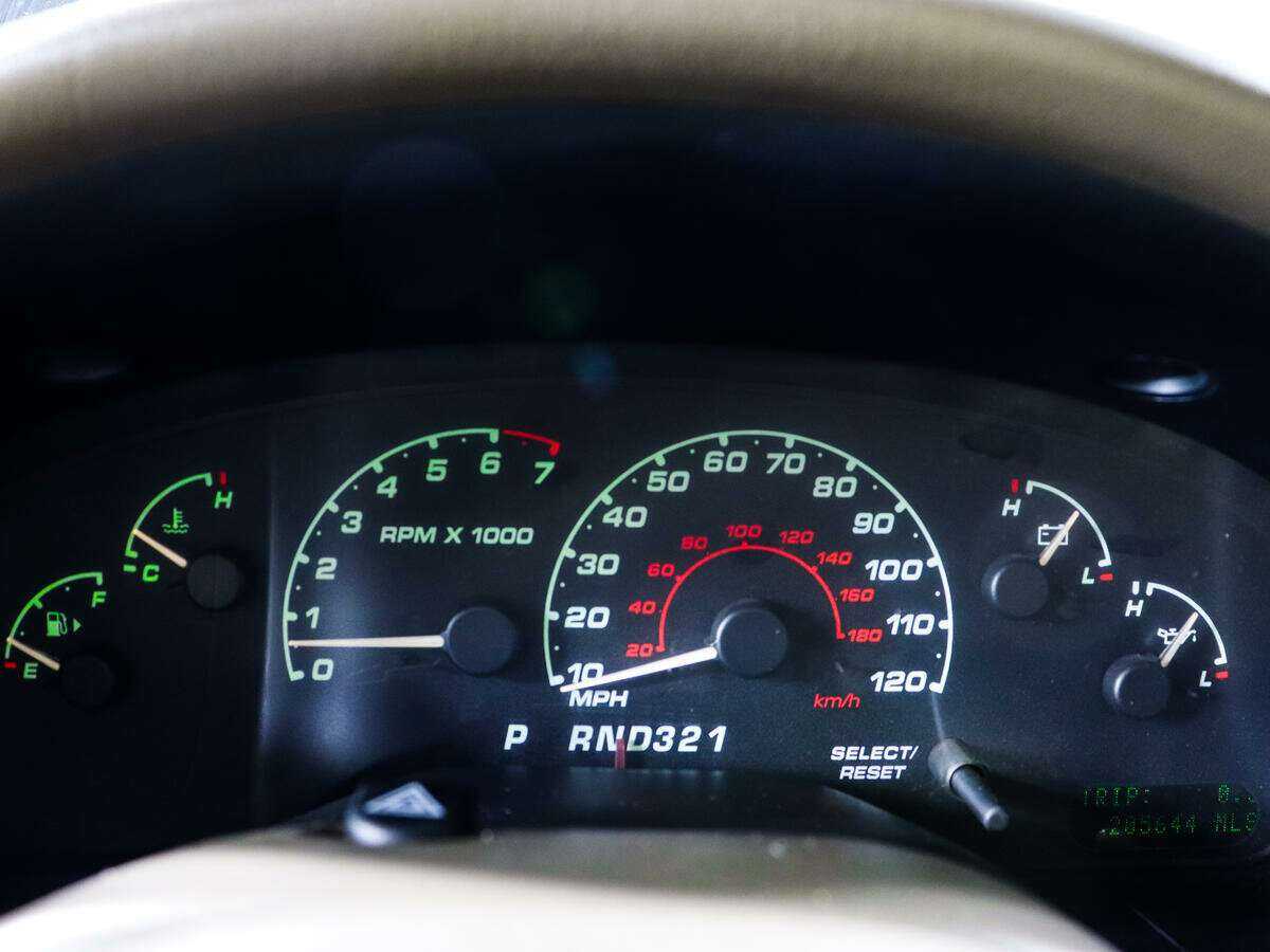 Ford Explorer с пробегом — 2002 год. Фото: #8