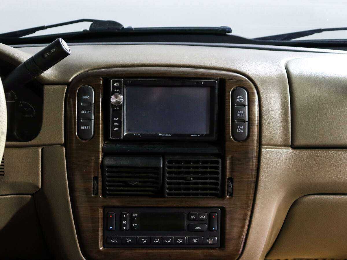 Ford Explorer с пробегом — 2002 год. Фото: #10