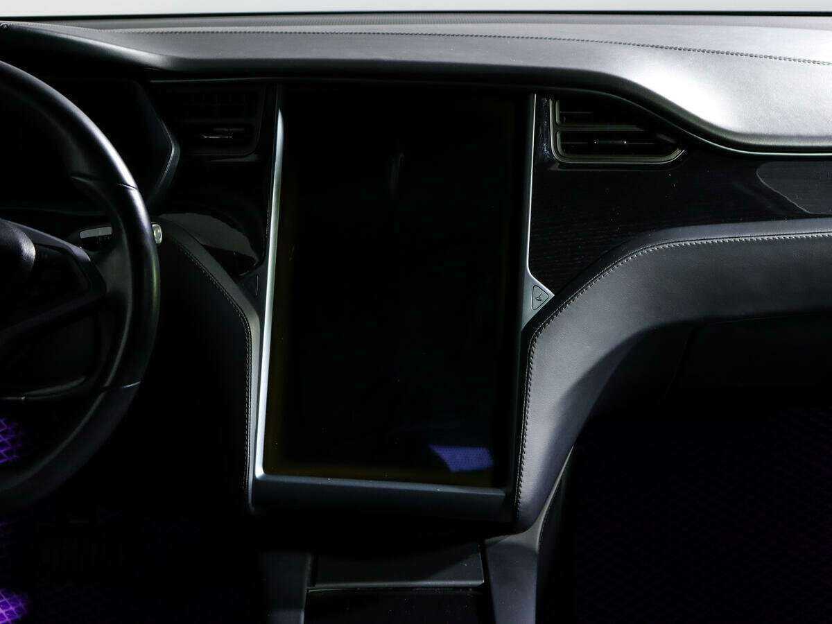 Tesla Model X с пробегом — 2018 год. Фото: #8