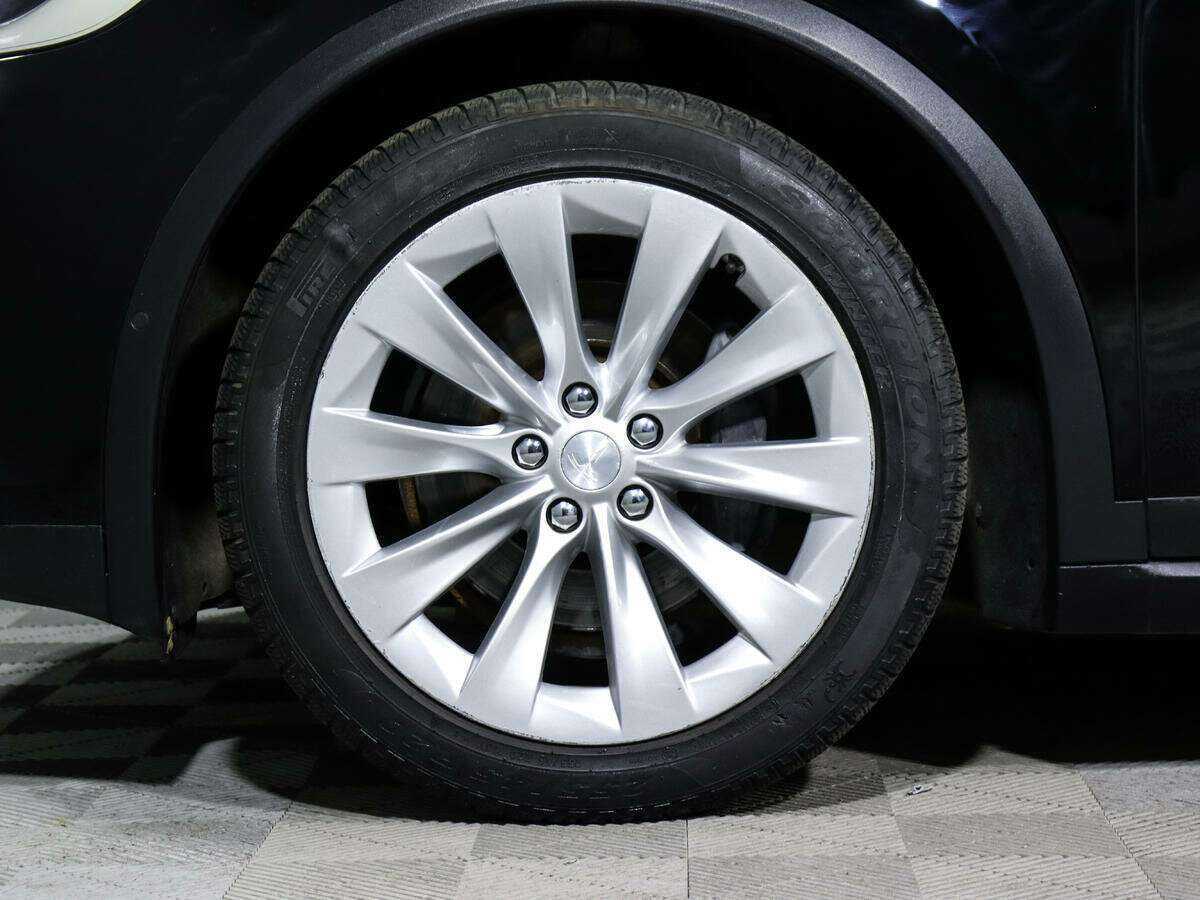 Tesla Model X с пробегом — 2018 год. Фото: #10