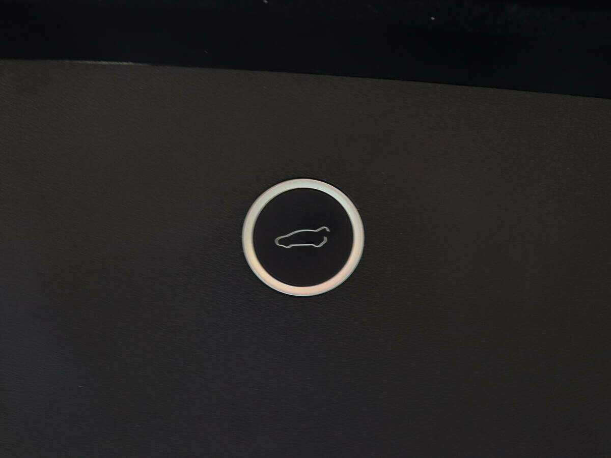 Tesla Model X с пробегом — 2018 год. Фото: #14