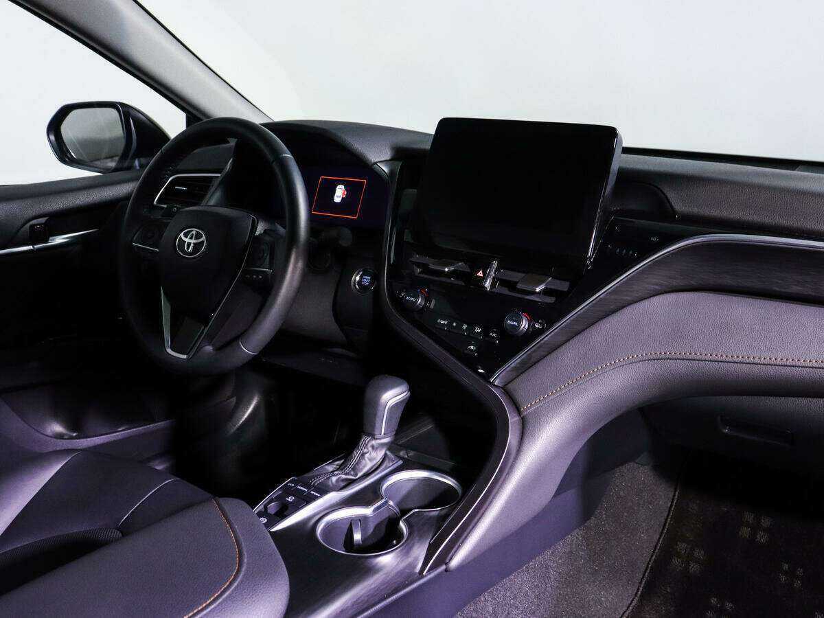 Toyota Camry с пробегом — 2022 год. Фото: #7