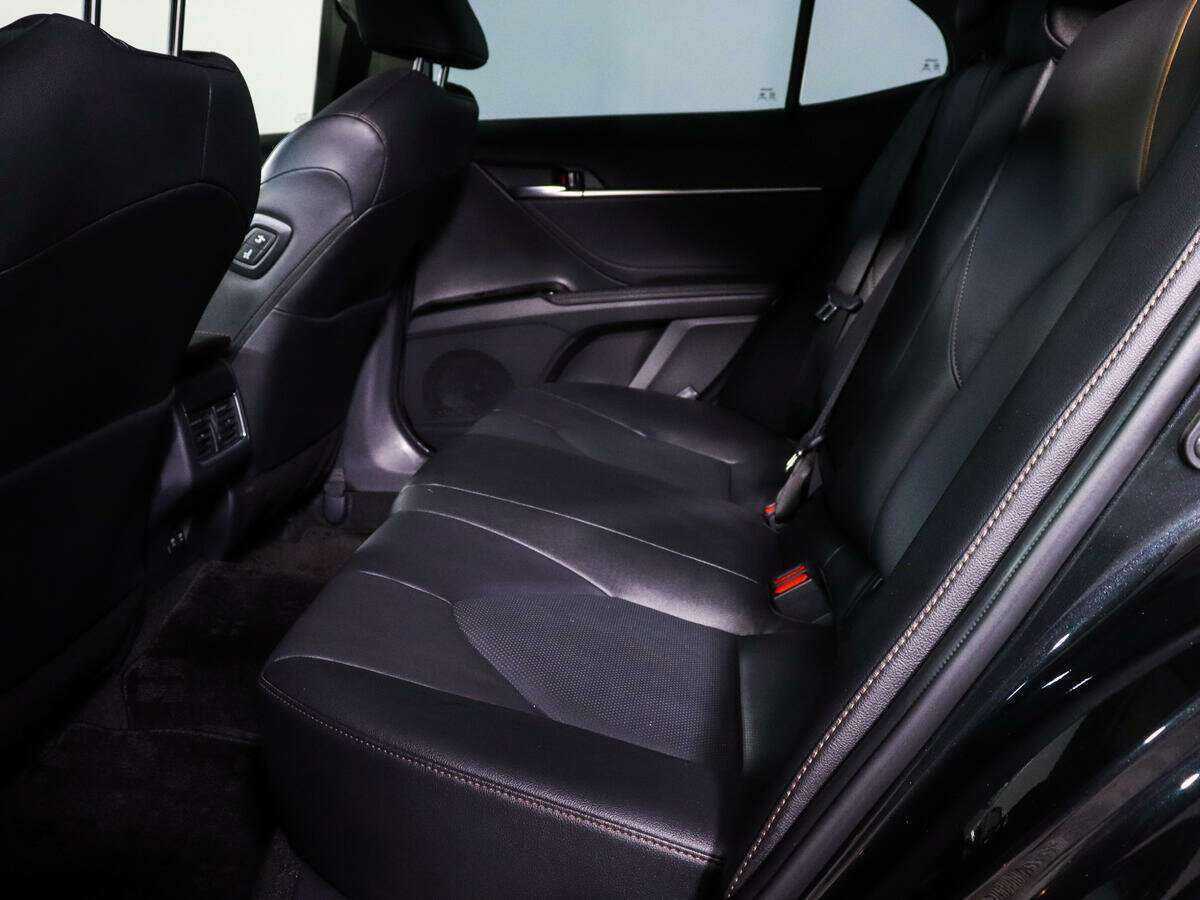 Toyota Camry с пробегом — 2022 год. Фото: #8