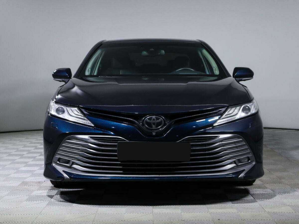 Toyota Camry с пробегом — 2018 год. Фото: #1
