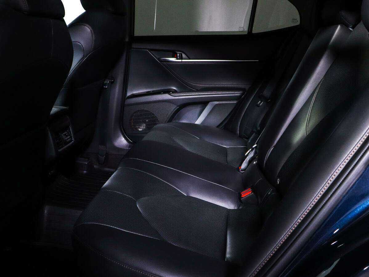 Toyota Camry с пробегом — 2018 год. Фото: #9