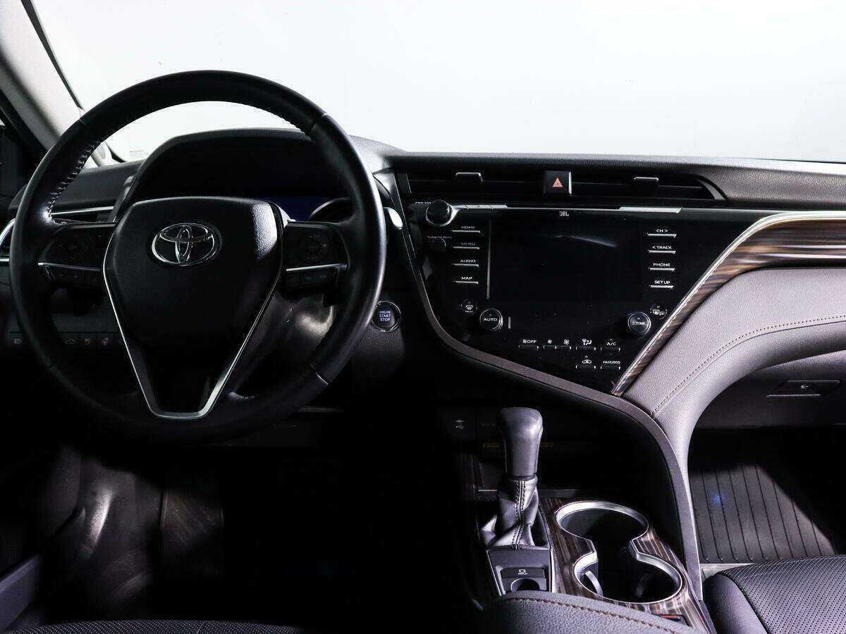 Toyota Camry с пробегом — 2018 год. Фото: #11