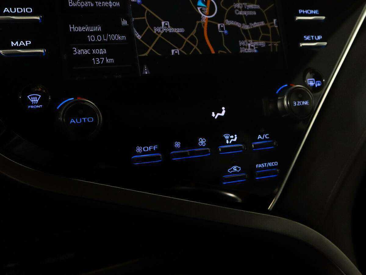 Toyota Camry с пробегом — 2018 год. Фото: #16