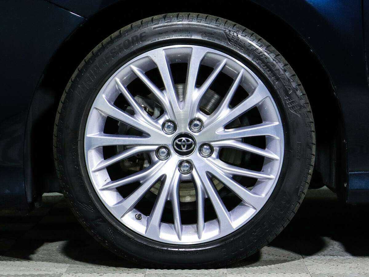 Toyota Camry с пробегом — 2018 год. Фото: #20