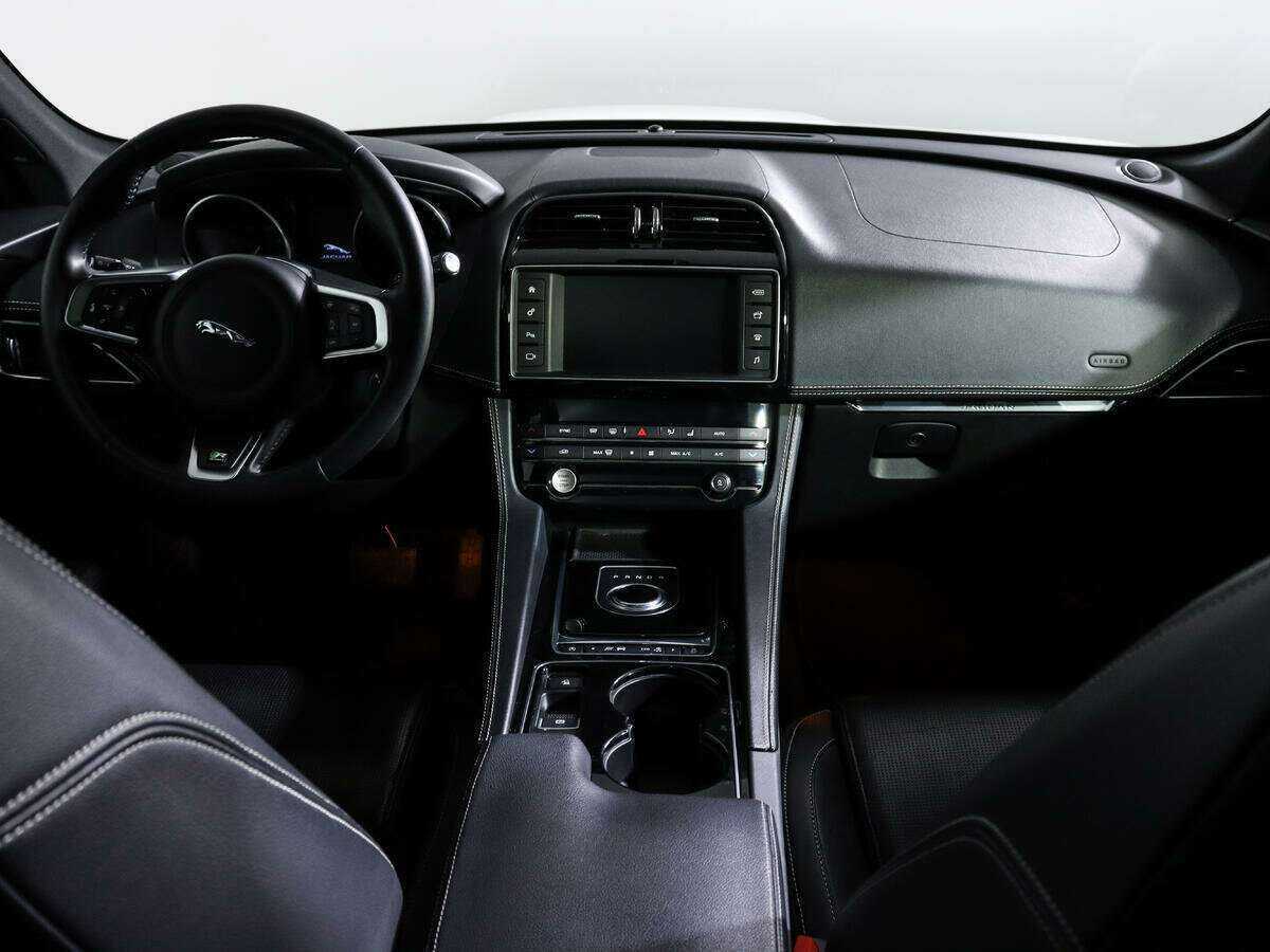 Jaguar F-Pace с пробегом — 2016 год. Фото: #11