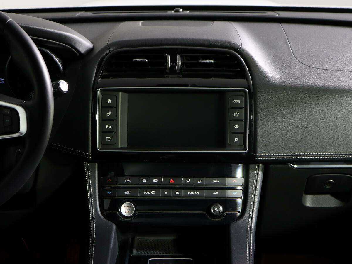 Jaguar F-Pace с пробегом — 2016 год. Фото: #12